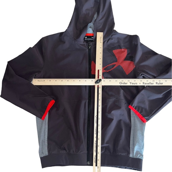 Boys Under Armour loose light jacket size medium - Picture 2 of 5
